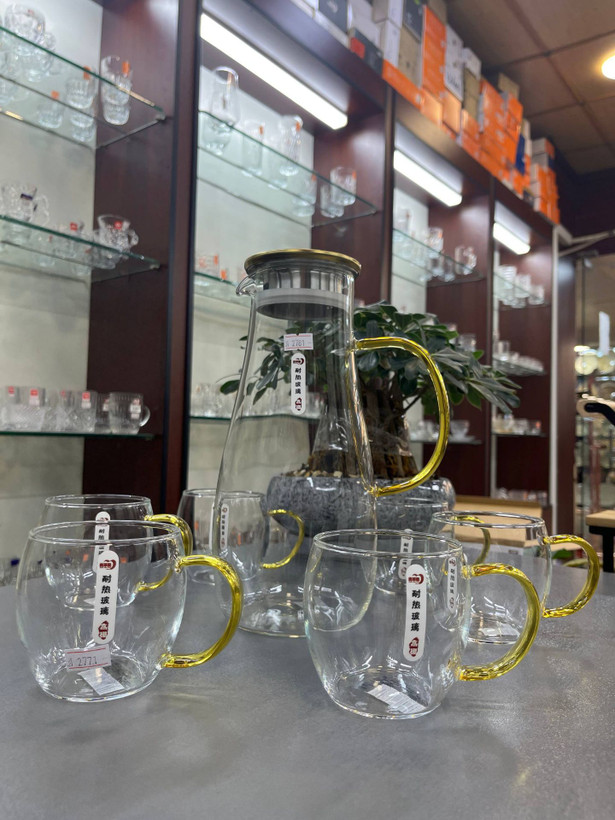 پارچ پیرکس دسته عسلی درب استیل برند دلیDELI